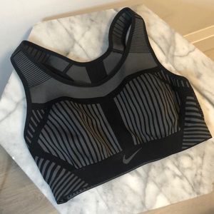Nike FE/NOM Flyknit Sports Bra